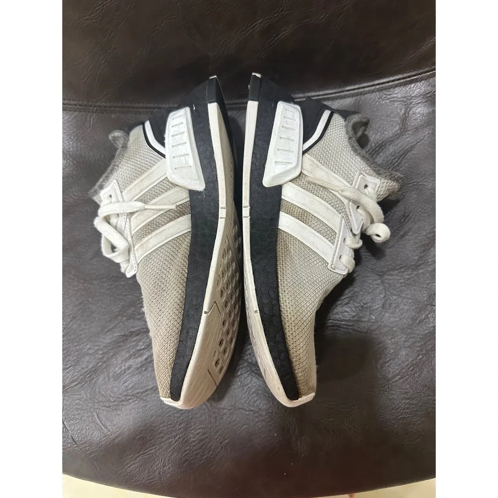 Adidas NMD_R1 V2 White Grey Black Mesh Running Shoes Men 6 Women 7.5 HP6606